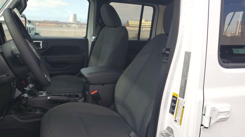 new 2025 Jeep Wrangler car, priced at $46,585