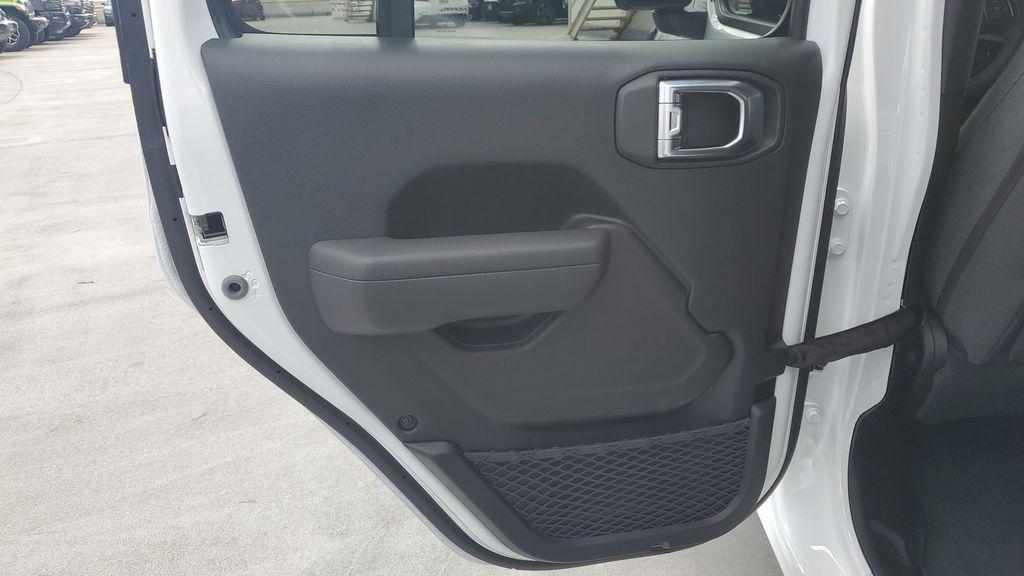 new 2025 Jeep Wrangler car, priced at $46,585