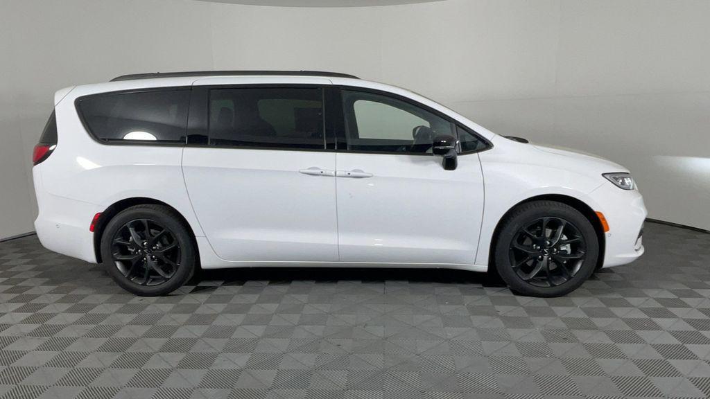new 2025 Chrysler Pacifica car, priced at $47,150
