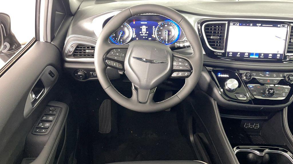 new 2025 Chrysler Pacifica car, priced at $47,150