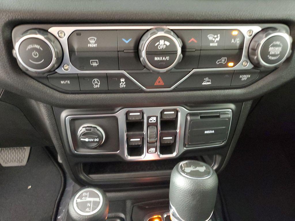 new 2025 Jeep Wrangler car, priced at $37,350