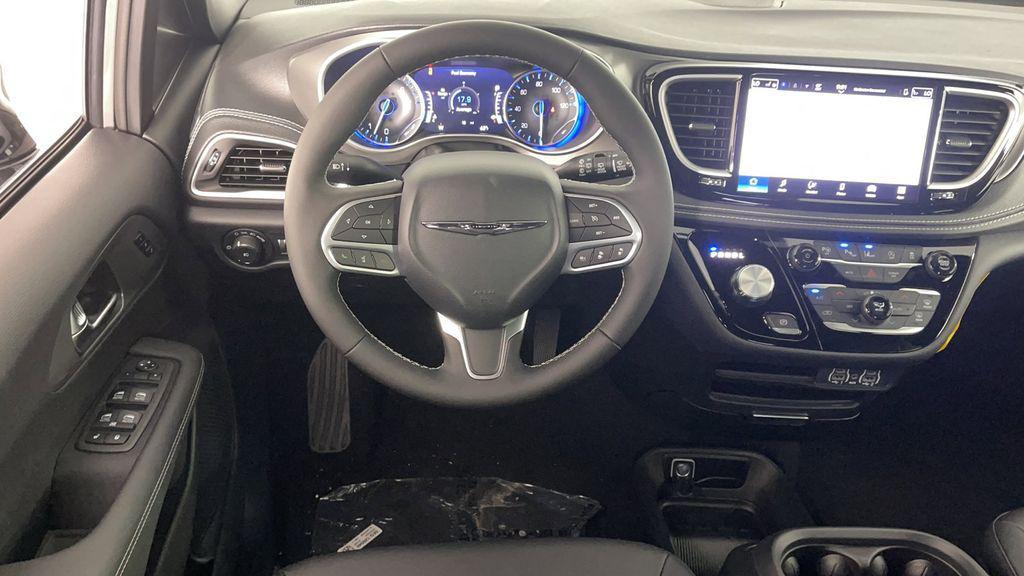 new 2025 Chrysler Pacifica car, priced at $40,650