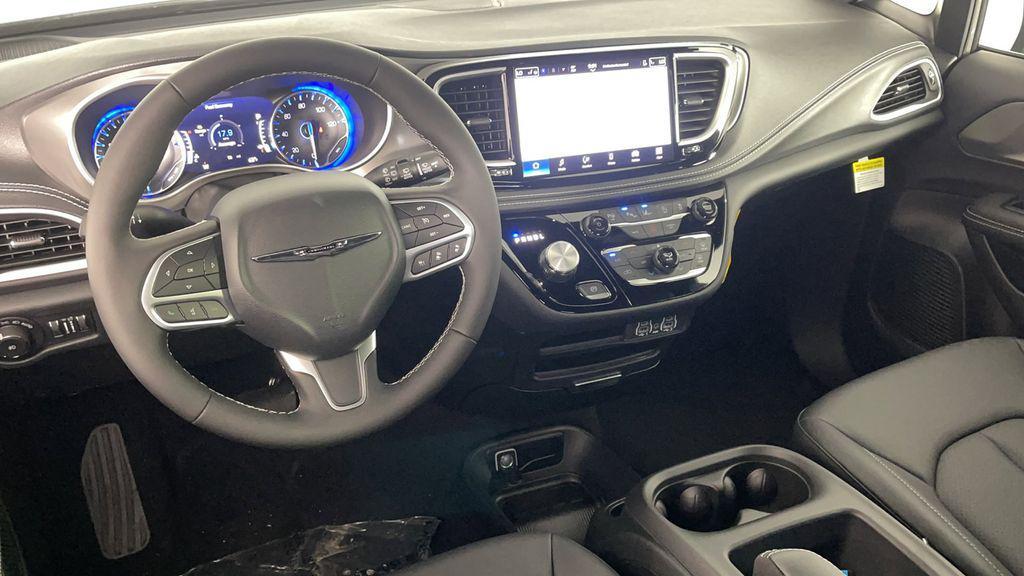 new 2025 Chrysler Pacifica car, priced at $40,650