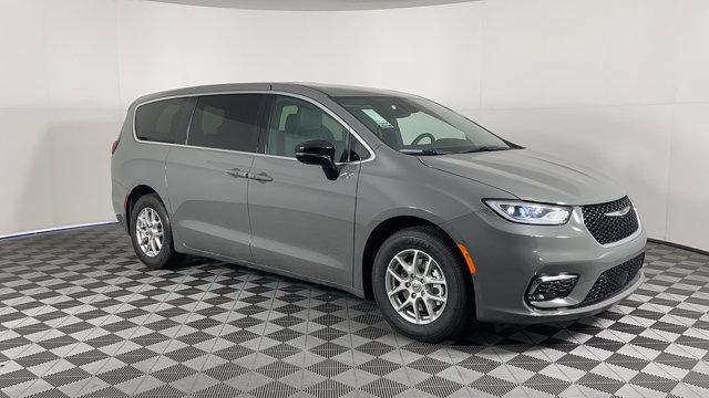 new 2025 Chrysler Pacifica car, priced at $45,920