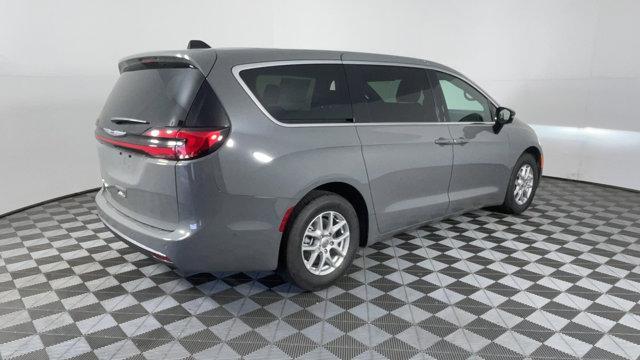 new 2025 Chrysler Pacifica car, priced at $45,920