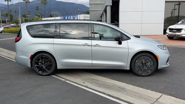 new 2023 Chrysler Pacifica car, priced at $52,935