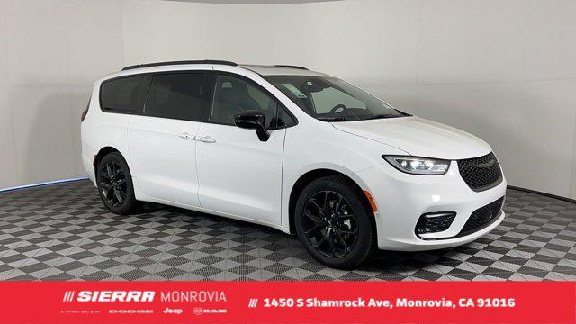 new 2025 Chrysler Pacifica car, priced at $52,545