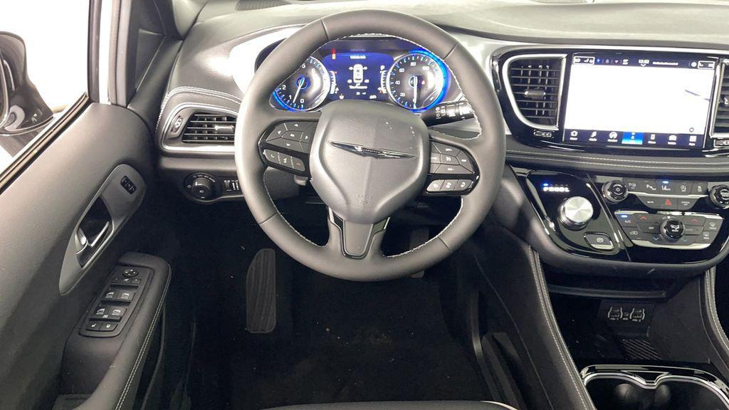 new 2025 Chrysler Pacifica car, priced at $46,950