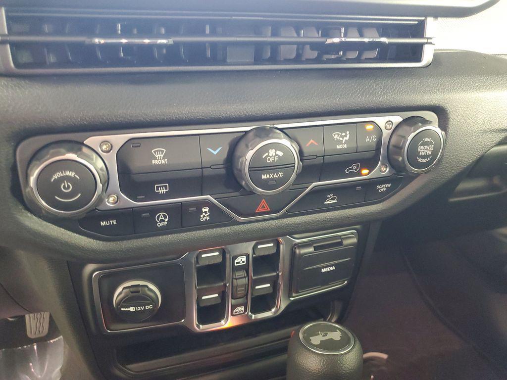 new 2025 Jeep Wrangler car, priced at $40,250