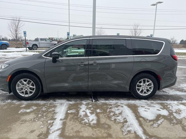 new 2025 Chrysler Pacifica car