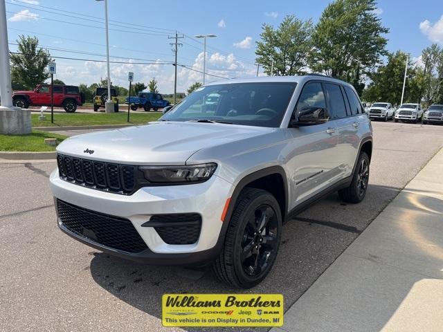 new 2024 Jeep Grand Cherokee car, priced at $43,652