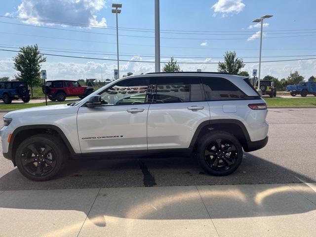 new 2024 Jeep Grand Cherokee car, priced at $43,652