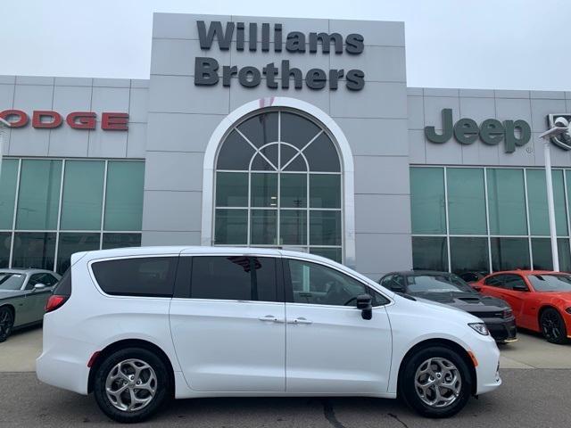 new 2024 Chrysler Pacifica car, priced at $44,419