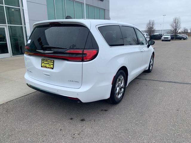 new 2024 Chrysler Pacifica car, priced at $44,419