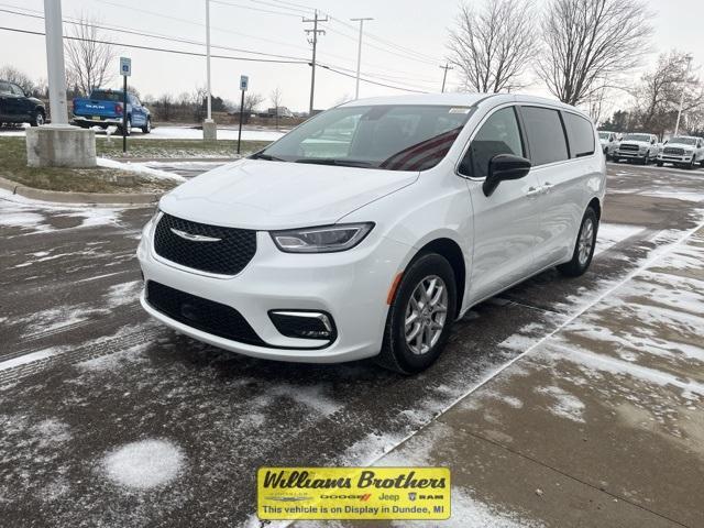 new 2025 Chrysler Pacifica car