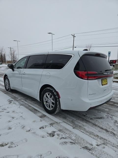 new 2025 Chrysler Pacifica car