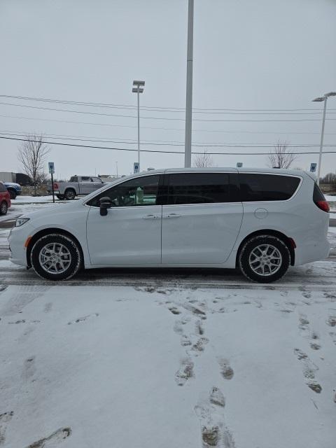 new 2025 Chrysler Pacifica car