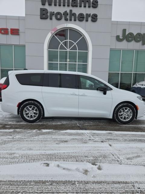 new 2025 Chrysler Pacifica car