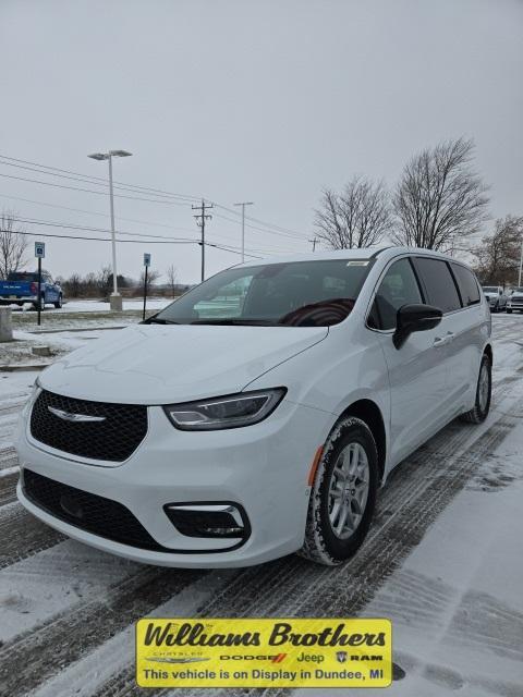 new 2025 Chrysler Pacifica car