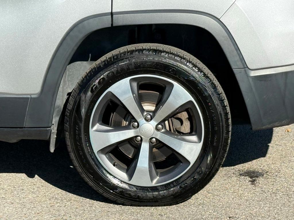 used 2019 Jeep Cherokee car, priced at $15,900