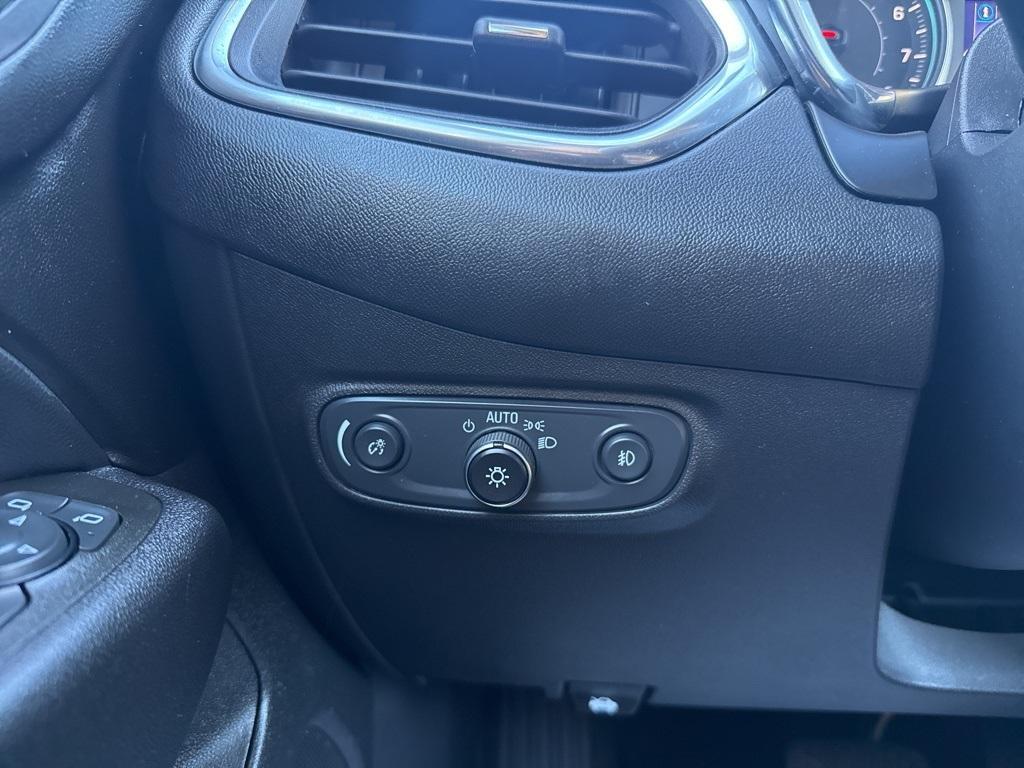 used 2021 Chevrolet Equinox car, priced at $17,400