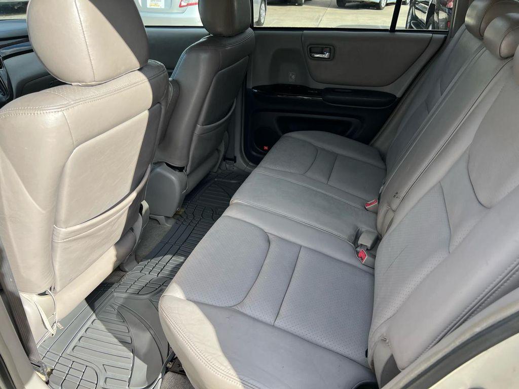 used 2001 Toyota Highlander car, priced at $3,900