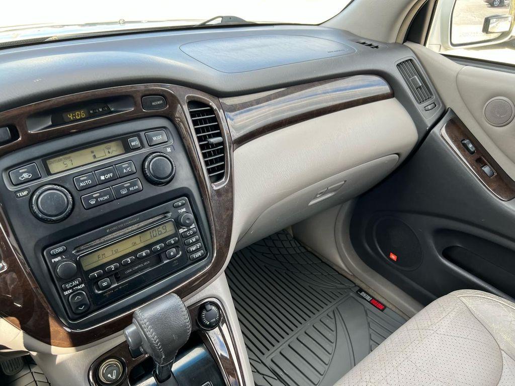 used 2001 Toyota Highlander car, priced at $3,900