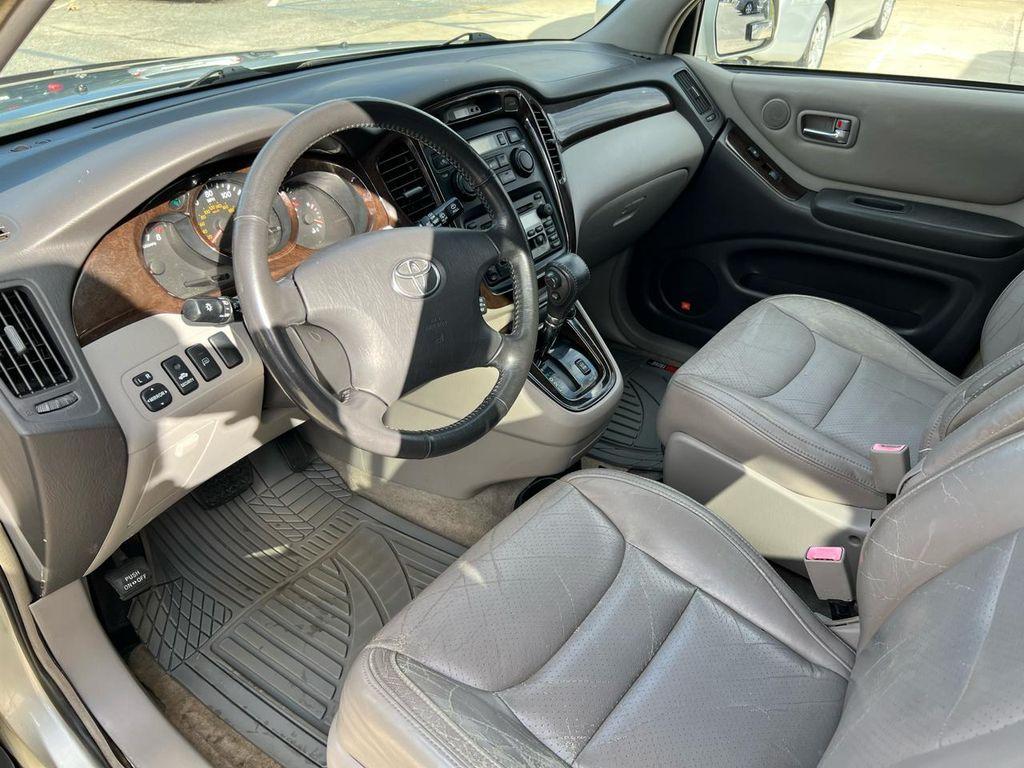 used 2001 Toyota Highlander car, priced at $3,900