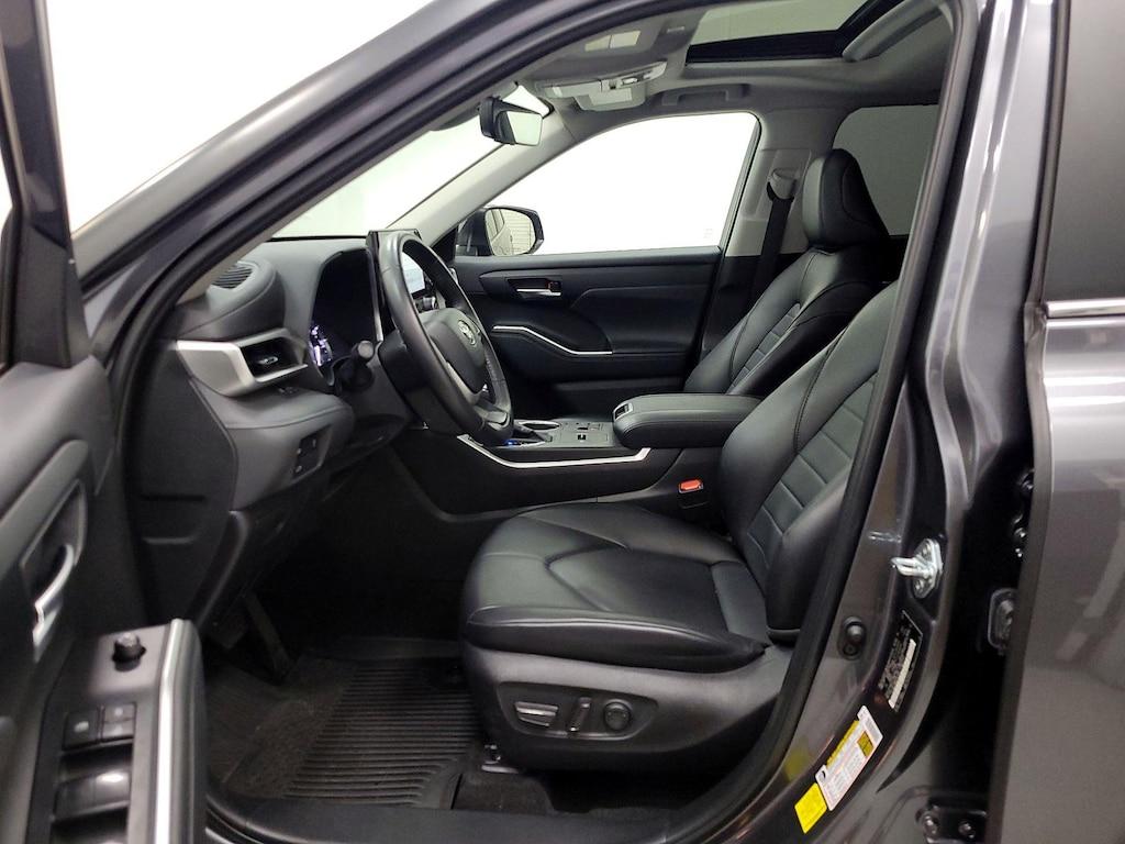 used 2023 Toyota Highlander car, priced at $39,998