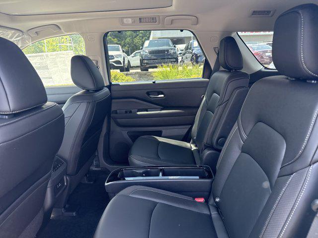 new 2025 Nissan Pathfinder car, priced at $46,919