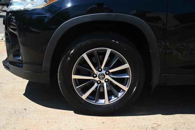 used 2019 Toyota Highlander car, priced at $23,900