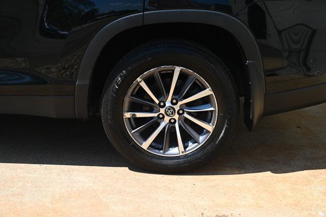 used 2019 Toyota Highlander car, priced at $23,900
