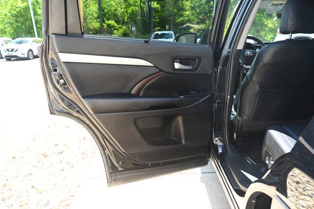 used 2019 Toyota Highlander car, priced at $23,900