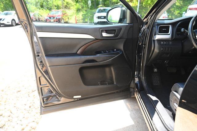 used 2019 Toyota Highlander car, priced at $23,900