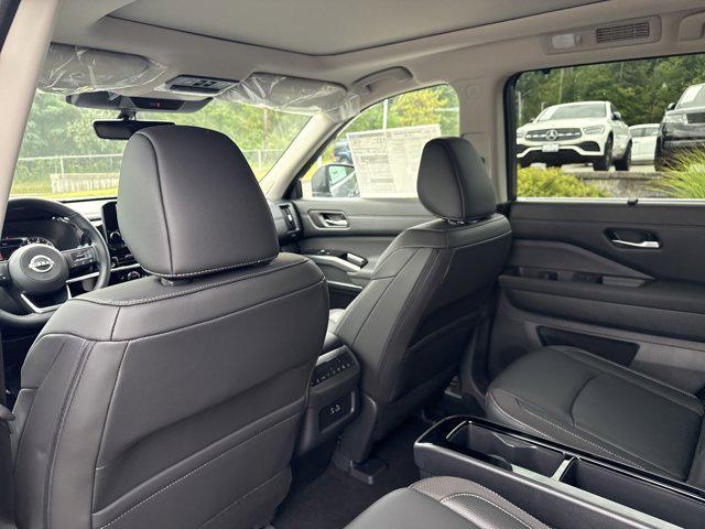 new 2025 Nissan Pathfinder car, priced at $46,474