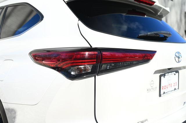 used 2020 Toyota Highlander car, priced at $29,033