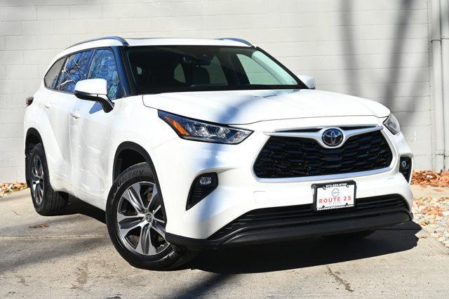 used 2020 Toyota Highlander car, priced at $29,033