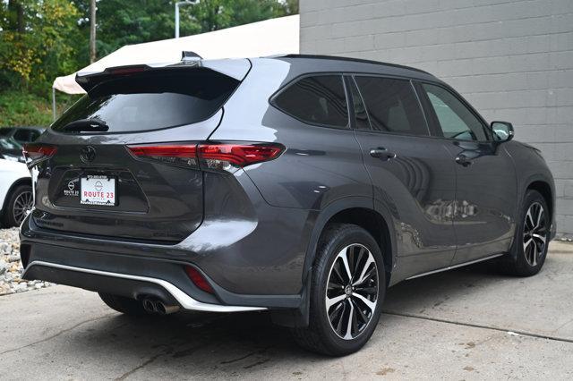 used 2021 Toyota Highlander car, priced at $33,356