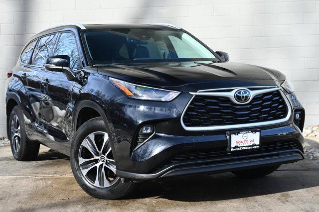 used 2022 Toyota Highlander car, priced at $32,995