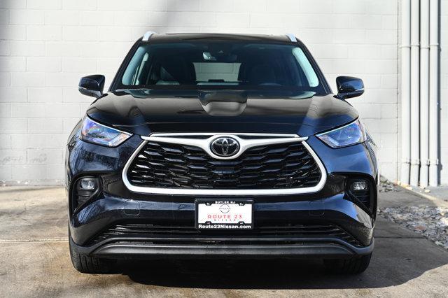 used 2022 Toyota Highlander car, priced at $32,995