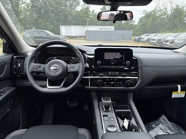 new 2025 Nissan Pathfinder car, priced at $40,632