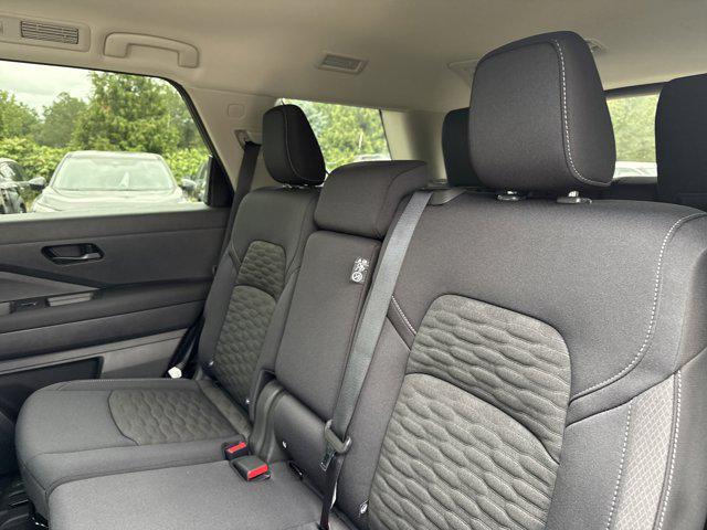 new 2025 Nissan Pathfinder car, priced at $40,632