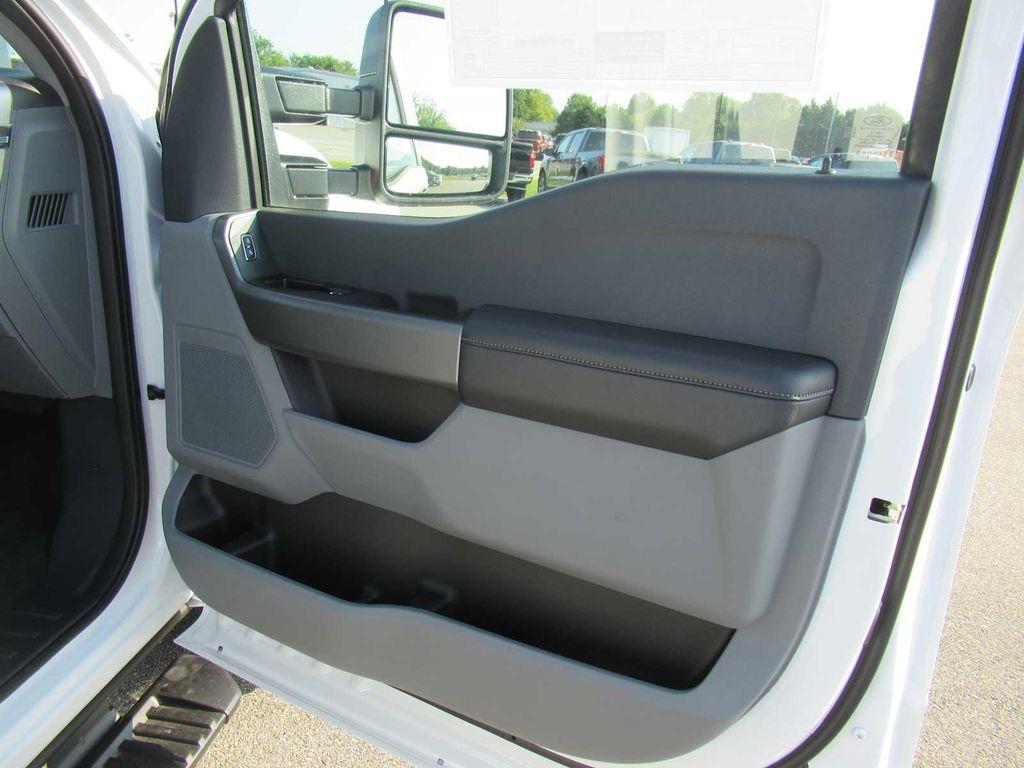 new 2025 Ford F-350 car, priced at $56,990