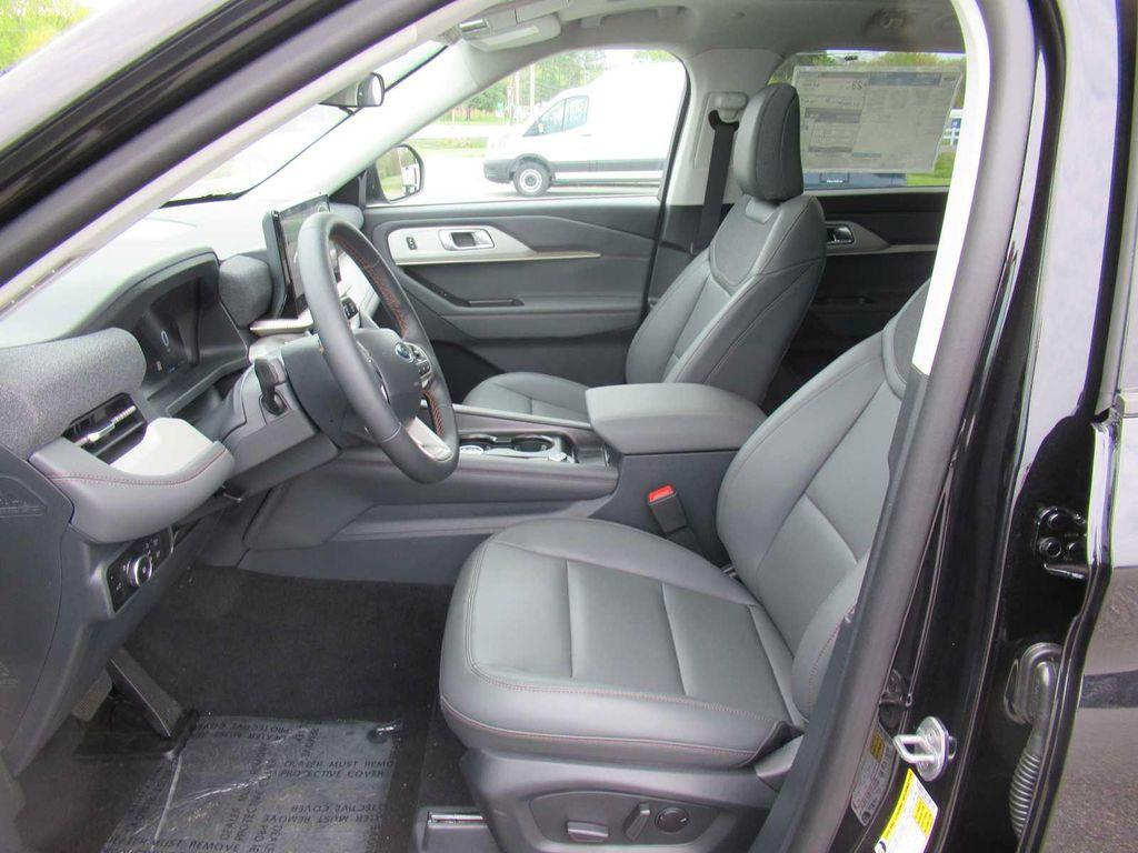 new 2025 Ford Explorer car, priced at $48,990