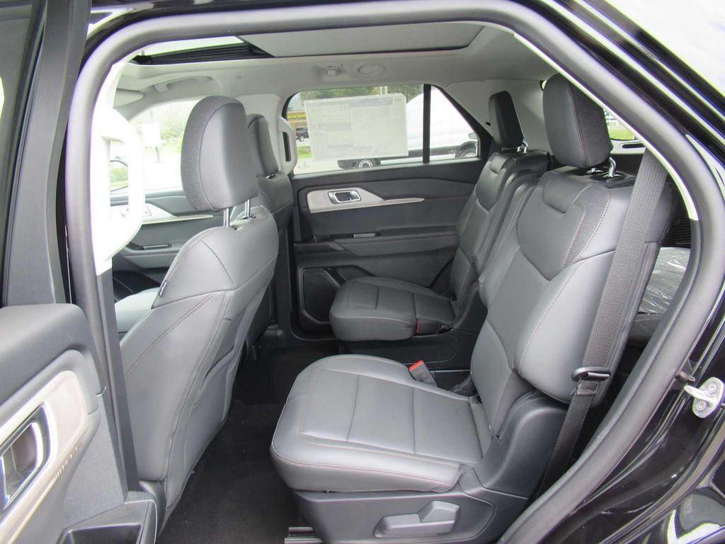 new 2025 Ford Explorer car, priced at $48,990