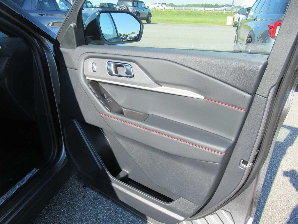 new 2025 Ford Explorer car, priced at $51,760