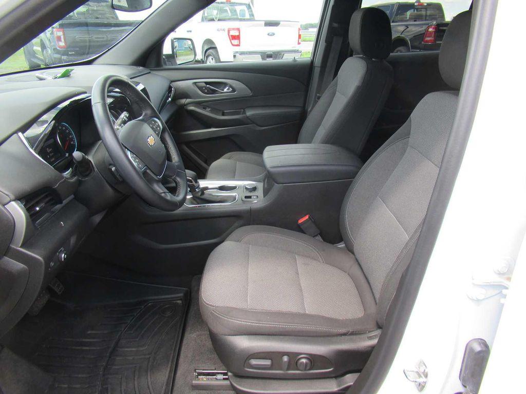 used 2023 Chevrolet Traverse car, priced at $28,990