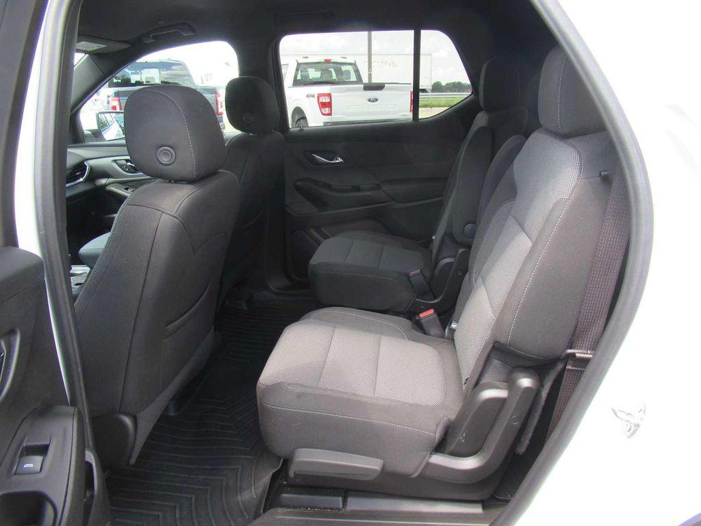 used 2023 Chevrolet Traverse car, priced at $28,990