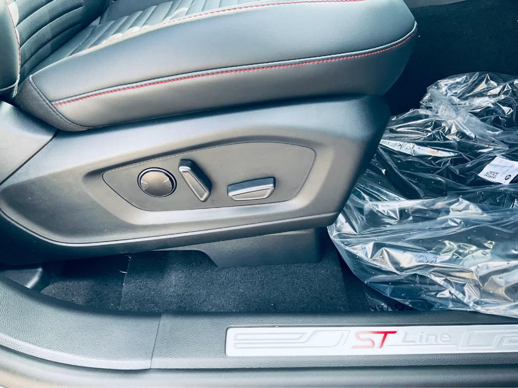 new 2025 Ford Explorer car, priced at $49,227