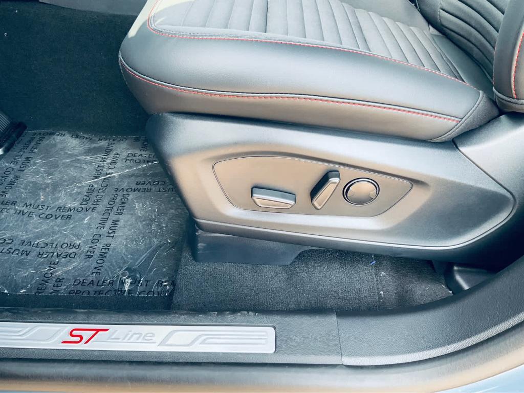new 2025 Ford Explorer car, priced at $49,227
